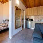 One Bedroom With Private Bathroom And Kitchen 木屋 *