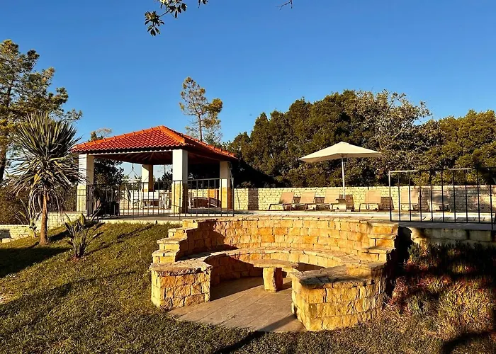 One Bedroom With Private Bathroom And Kitchen Dağ evi Alcobaça