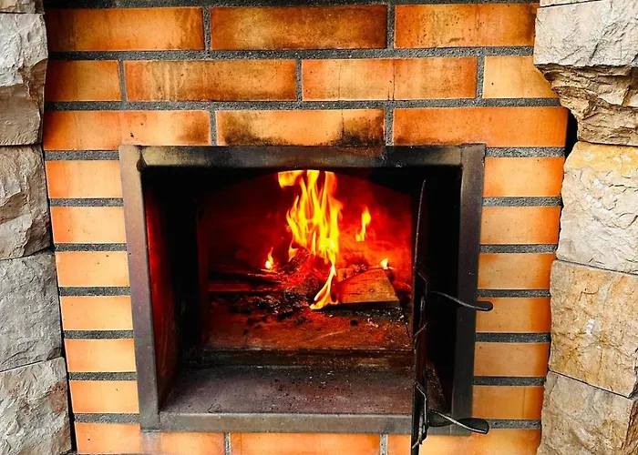 One Bedroom With Private Bathroom And Kitchen *